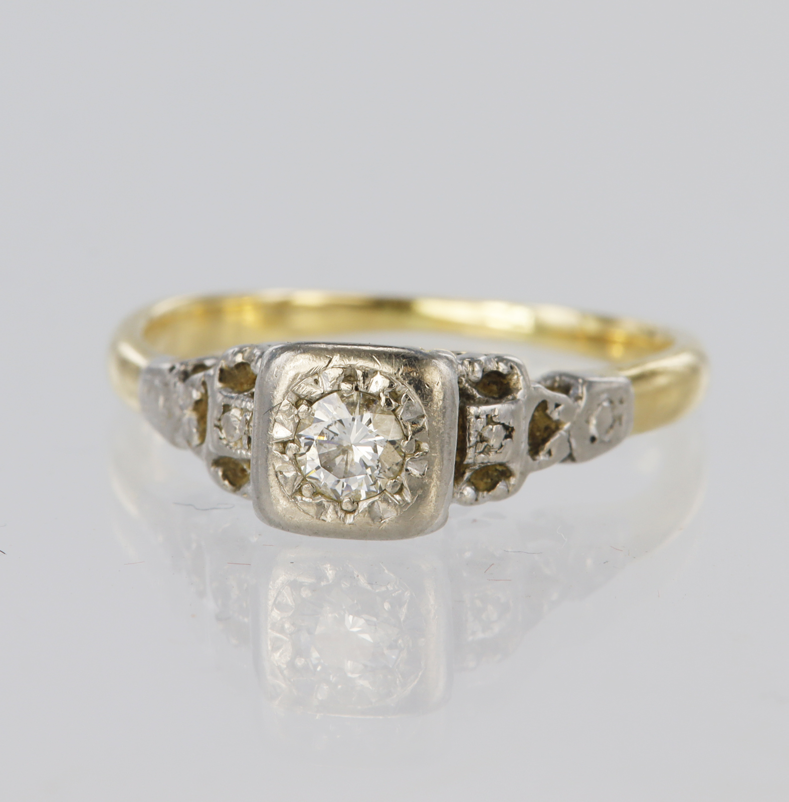 Tests as 18ct yellow gold and platinum solitaire ring set with a single round brilliant cut