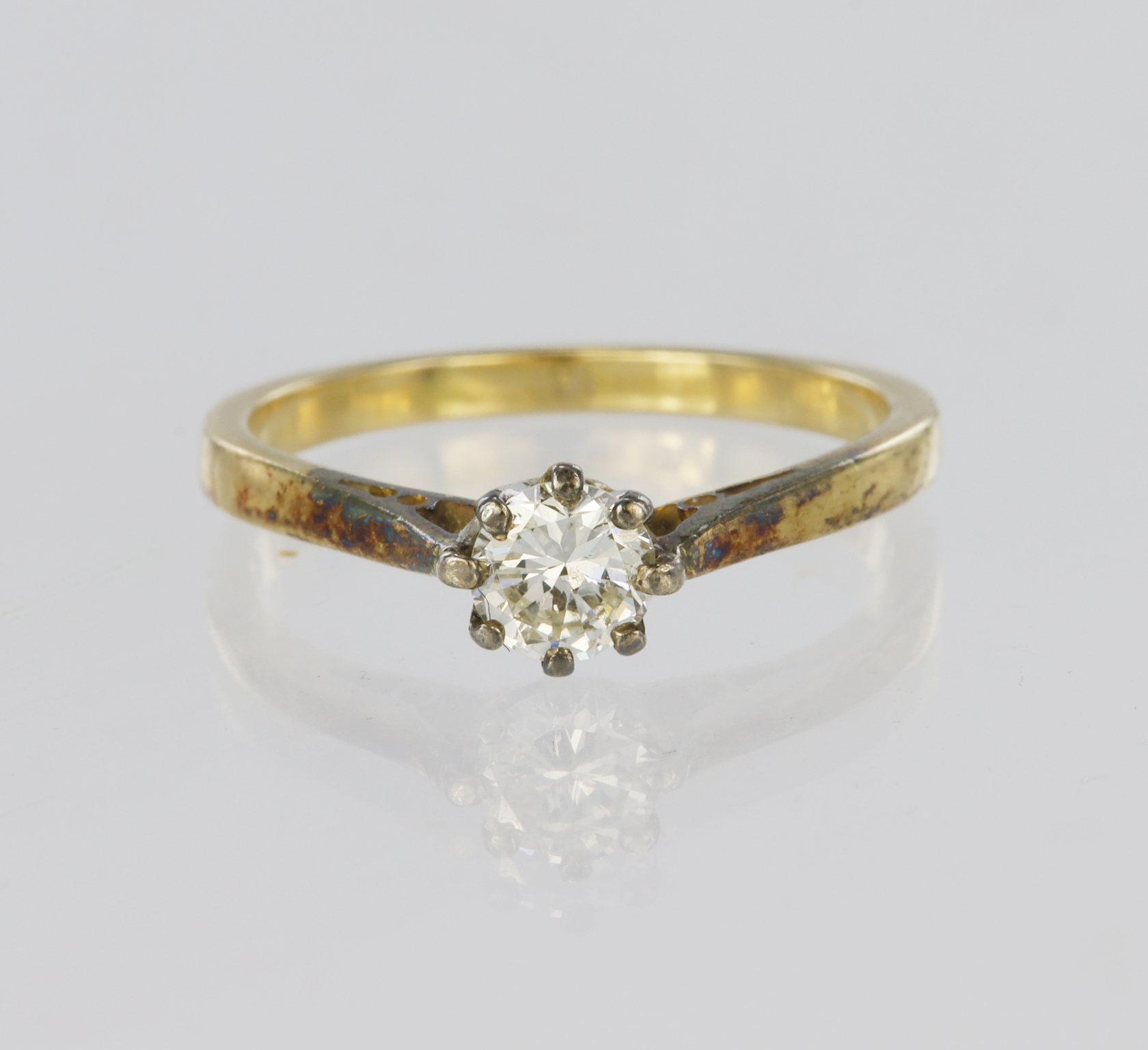 18ct yellow gold solitaire ring set with a single round brilliant cut diamond in an eight claw white