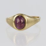 9ct yellow gold signet style ring set with a single ruby cabochon measuring approx. 8mm x 6mm,