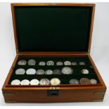 British & World Commemorative Medals (34) a collection in a large wooden case, 19th-20thC