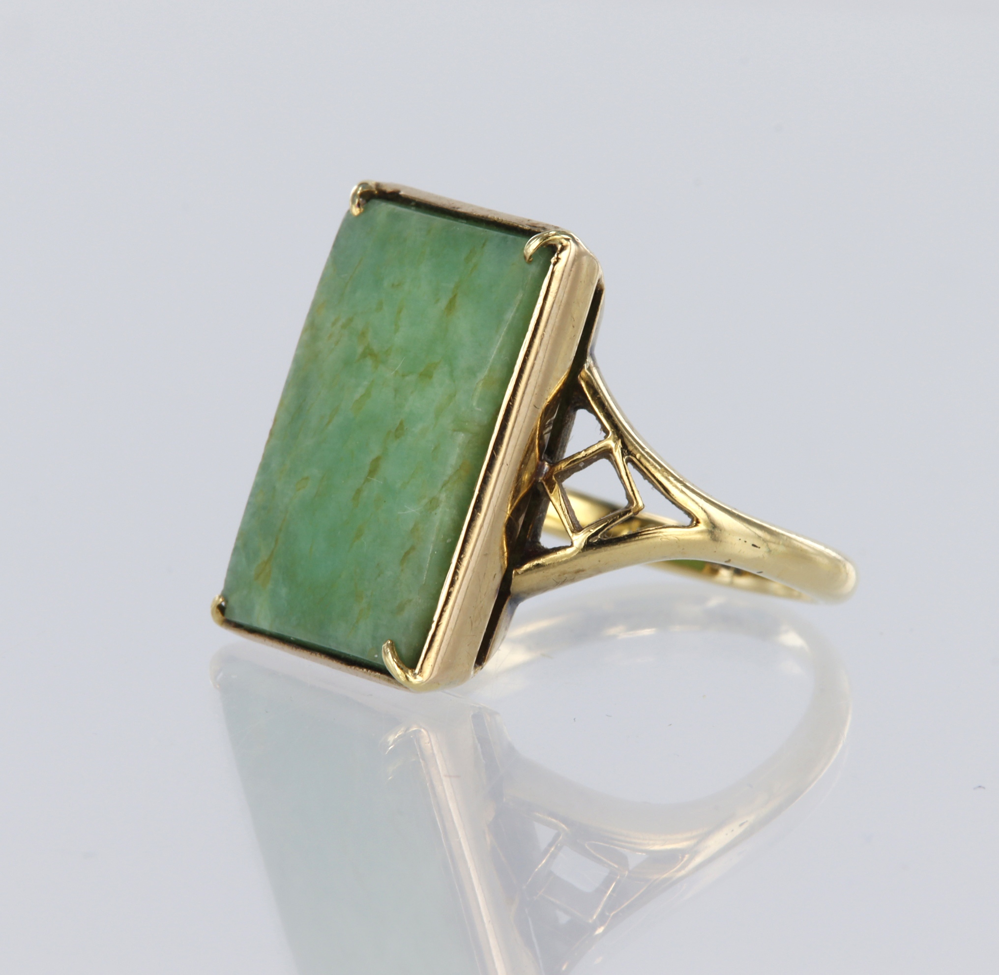 18ct yellow gold dress ring set with a rectangular green hardstone measuring approx. 19mm x 13mm, in - Image 2 of 2