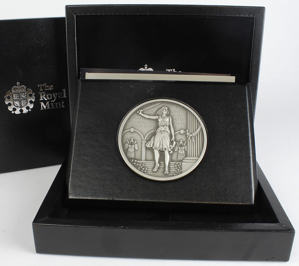 British Commemorative Medal, hallmarked silver d.80mm, 250g .999: Royal Mint: Britannia Masterpiece,