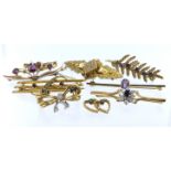 Assortment of 9ct jewellery to include bar brooches , brooches etc. Total weight 22.1g