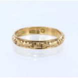 18ct yellow gold diamond cut band ring with Chinese hallmark, finger size O/P, weight 2.7g