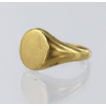 18ct yellow gold signet ring, oval table measurements 11mm x 9mm, hallmarked London 1985, finger