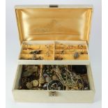 Old jewellery box containing a quantity of mixed jewellery, include 9cts / 18ct. Needs viewing