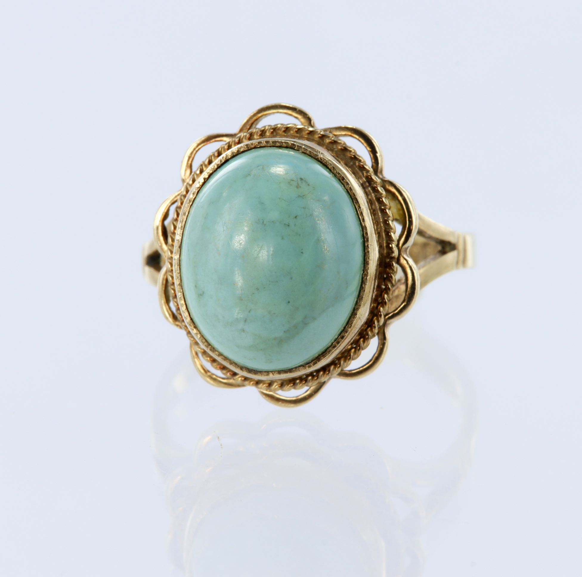 9ct yellow gold ring set with an oval hardstone cabochon measuring approx. 12mm x 10mm, finger