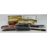 Fountain Pens. A group of ninteen fountain pens, makers include Parker, Sheaffer, Swan, etc., plus a