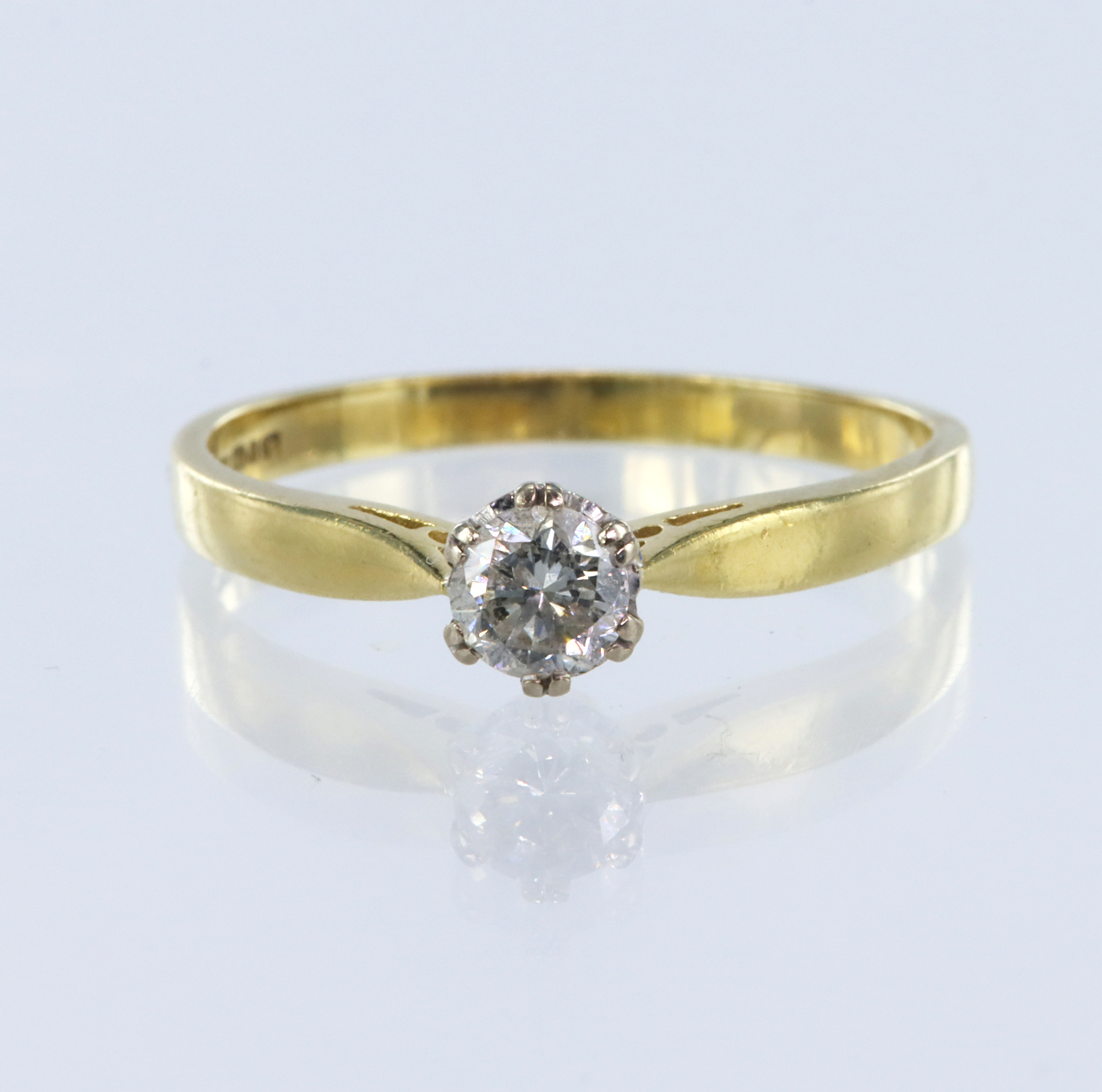 18ct yellow gold solitaire ring, set with one round brilliant cut diamond weight approx 0.31ct,