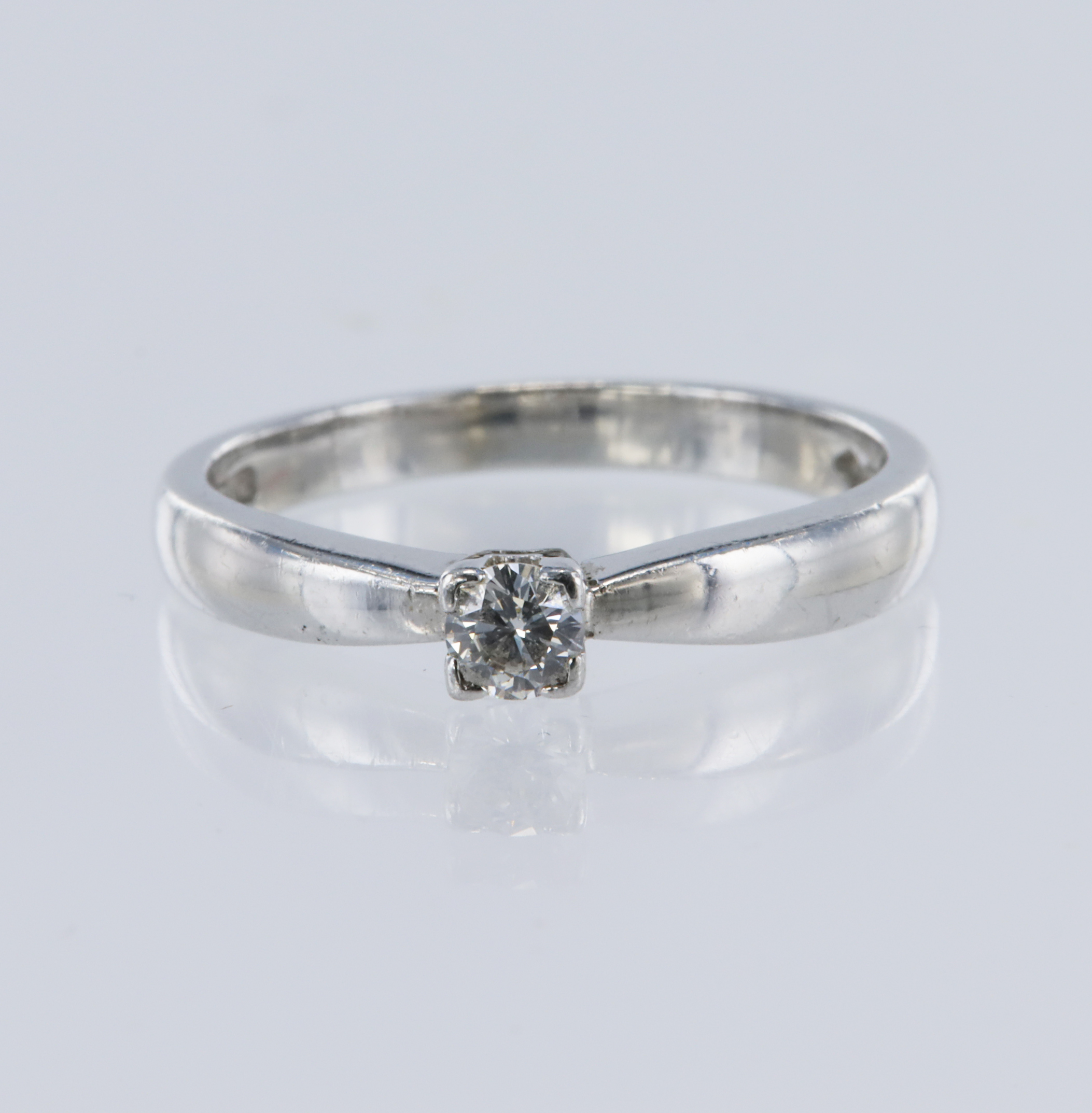 Platinum solitaire ring, set with one round brilliant cut diamond weight approx 0.15ct, estimated