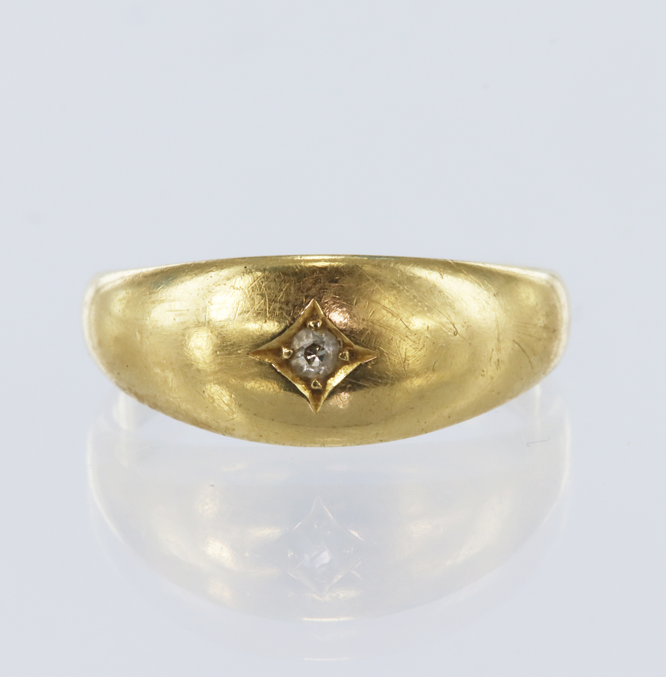 18ct yellow gold gypsy ring set with one single cut diamond weight approx 0.03ct, four pointed
