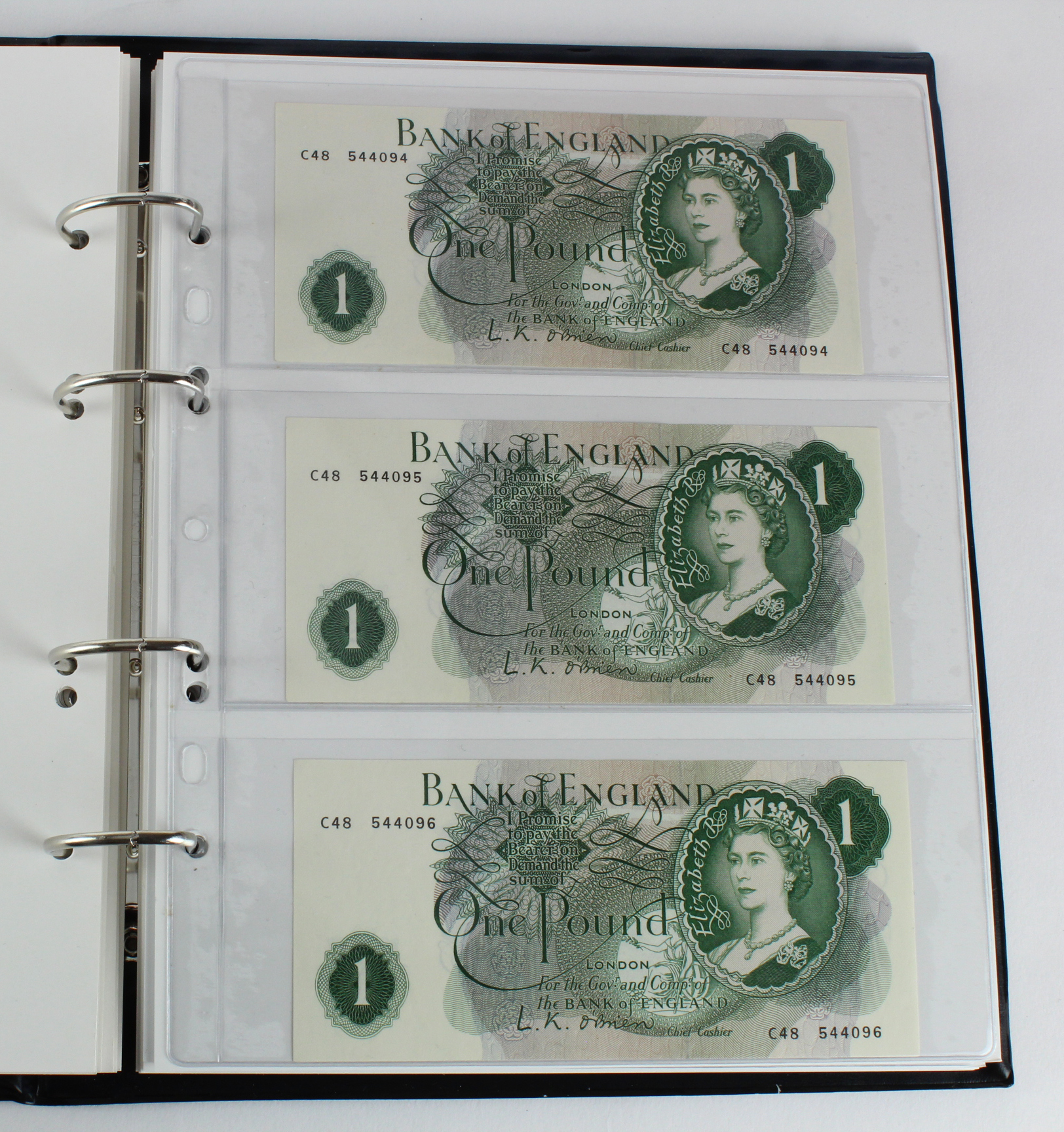 Bank of England (49), a collection of 10 Shillings and 1 Pounds in an album, O'Brien 10 Shillings ( - Image 8 of 18