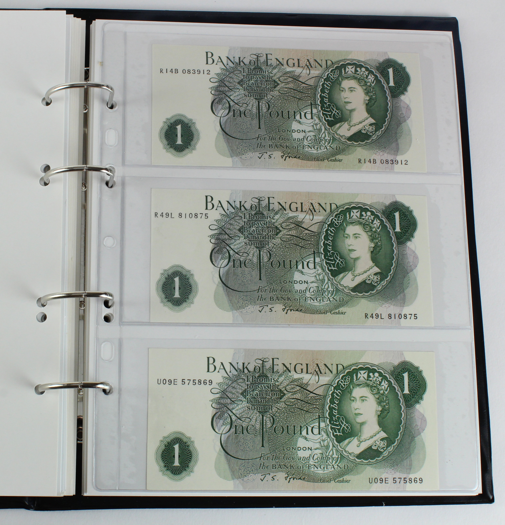 Bank of England (49), a collection of 10 Shillings and 1 Pounds in an album, O'Brien 10 Shillings ( - Image 13 of 18