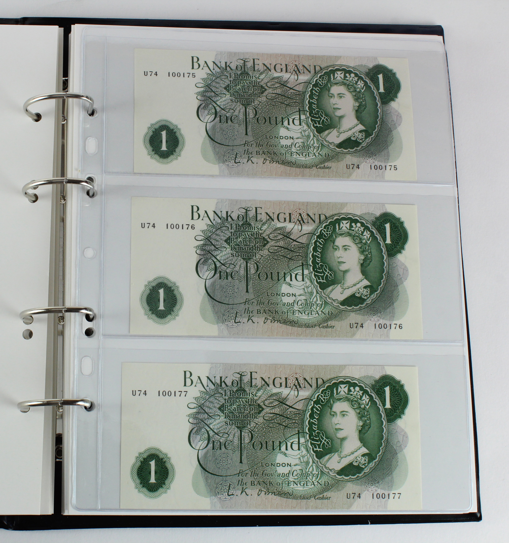 Bank of England (49), a collection of 10 Shillings and 1 Pounds in an album, O'Brien 10 Shillings ( - Image 6 of 18