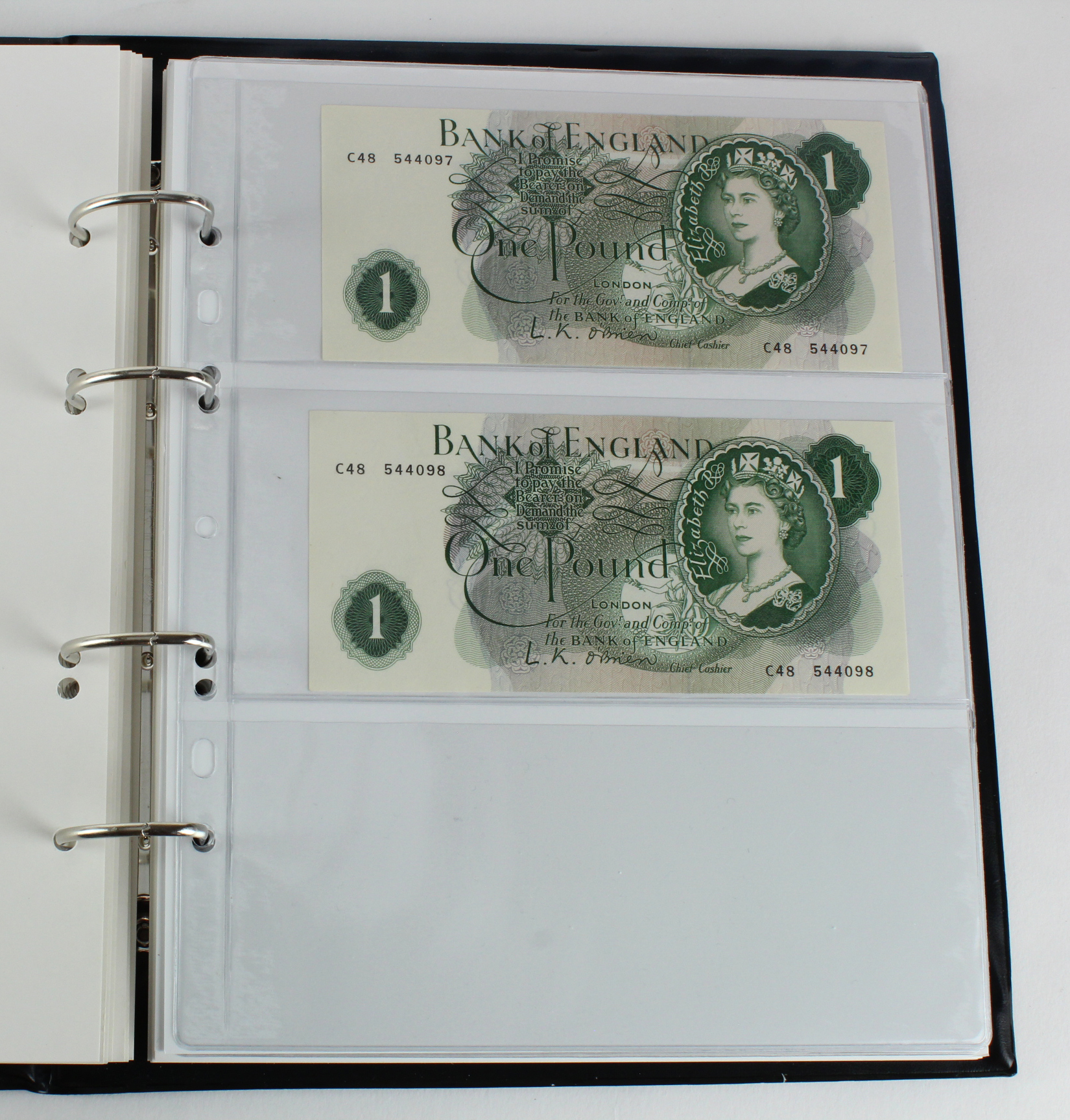 Bank of England (49), a collection of 10 Shillings and 1 Pounds in an album, O'Brien 10 Shillings ( - Image 9 of 18