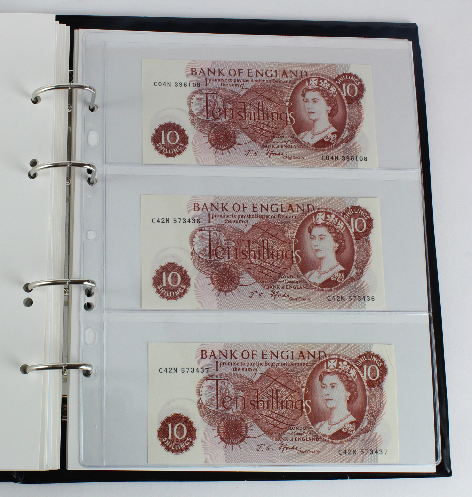 Bank of England (49), a collection of 10 Shillings and 1 Pounds in an album, O'Brien 10 Shillings ( - Image 16 of 18