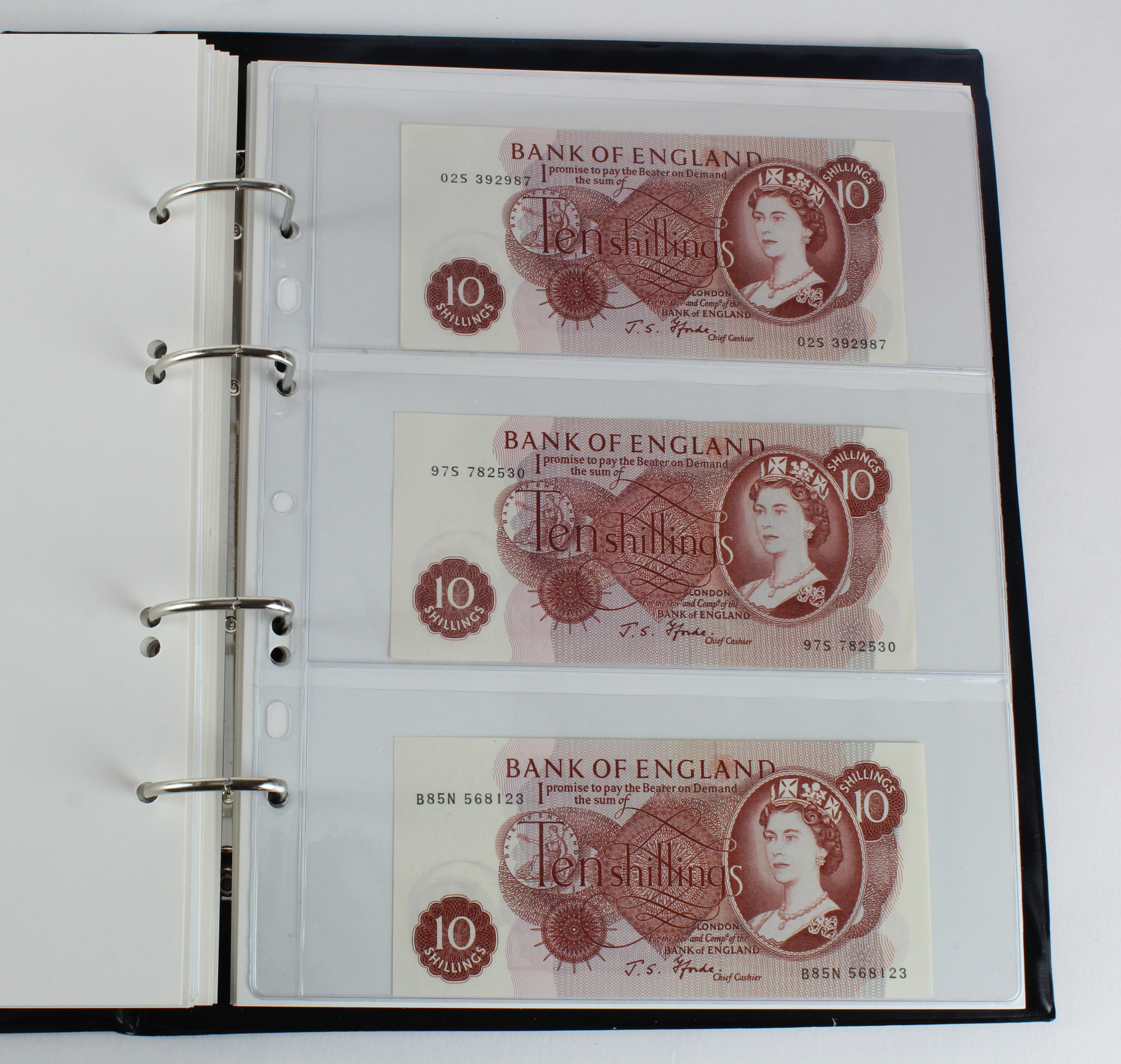 Bank of England (49), a collection of 10 Shillings and 1 Pounds in an album, O'Brien 10 Shillings ( - Image 15 of 18