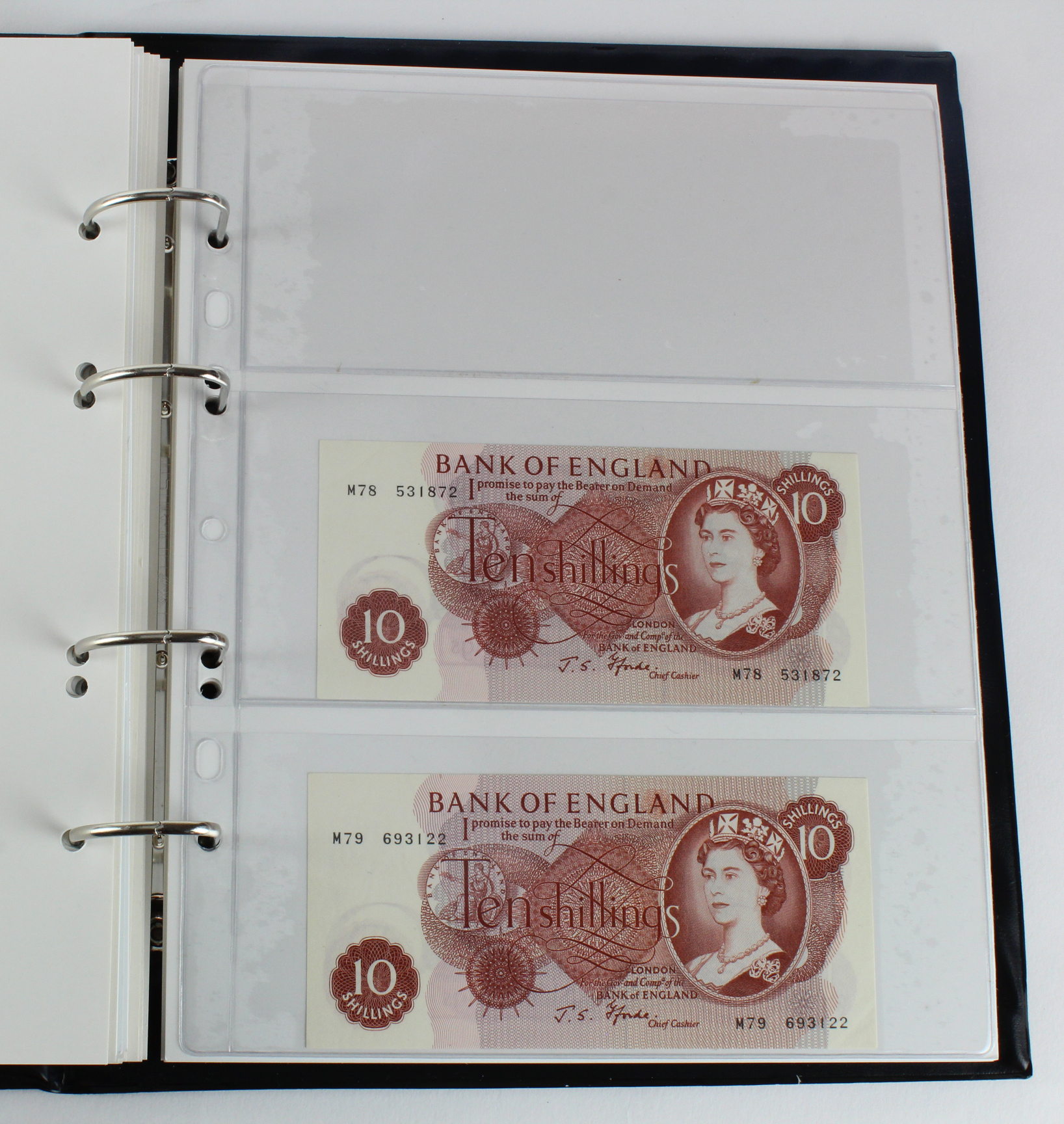 Bank of England (49), a collection of 10 Shillings and 1 Pounds in an album, O'Brien 10 Shillings ( - Image 14 of 18