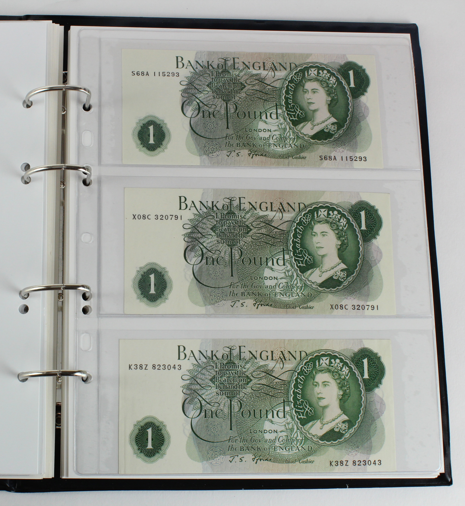 Bank of England (49), a collection of 10 Shillings and 1 Pounds in an album, O'Brien 10 Shillings ( - Image 12 of 18