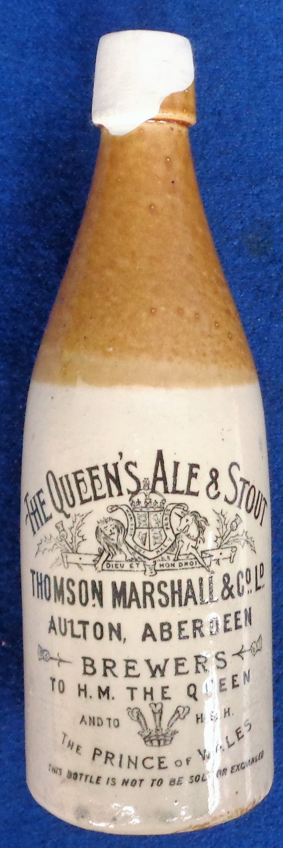 Breweriana, Stoneware Bottle, scarce advertising bottle 'The Queen's Ale & Stout' from Aberdeen