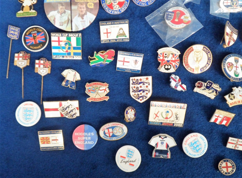 Football badges, a collection of approx. 90 enamel, tin and plastic badges all England related - Image 5 of 5