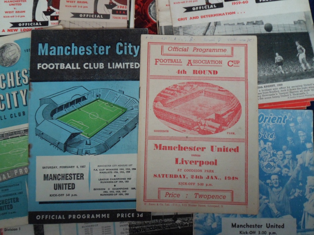 Football programmes, Manchester United, approx. 200 programmes, home & away selection, 1946/7 - Image 2 of 2