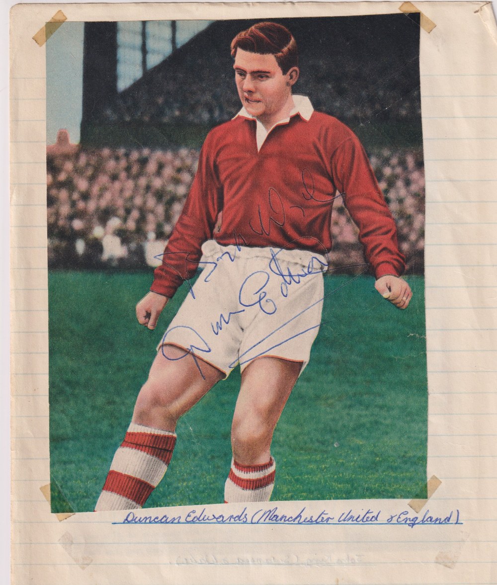 Football autographs, Duncan Edwards, Manchester United, a magazine extract picture signed in blue