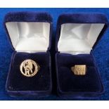 Football, Chelsea FC, 2 boxed 9ct gold rings hallmarked 375 (approx. size P and R), total weight