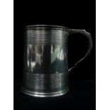 A silver tankard with simple banded decoration in 18th century style, London 1908, maker