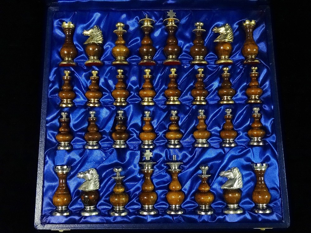 A late 20th century Asprey & Co. London cased chess set, complete with thirty two pieces. - Bild 2 aus 3