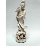 Chinese blanc de chine - A blanc de chine figure of Guanyin, height 22.5cm.