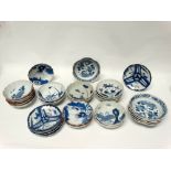 Oriental blue and white ceramics - A pair of octagonal lobed bowls with hand painted flower design