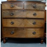 Early Victorian bow front chest of drawers - Mahogany chest with two short over three long graduated