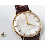 Cyma 18ct gold - A gentlemans mechanical wristwatch with winder at 3, signed convex silvered dial,