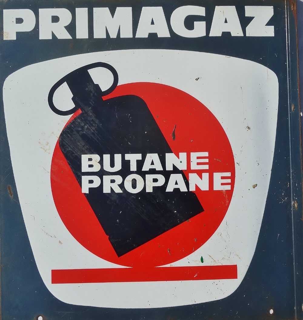 Wall mounted, double sided Vitreous Enamel advertising sign - 'PRIMAGAZ BUTANE PROPANE' showing a - Image 2 of 2