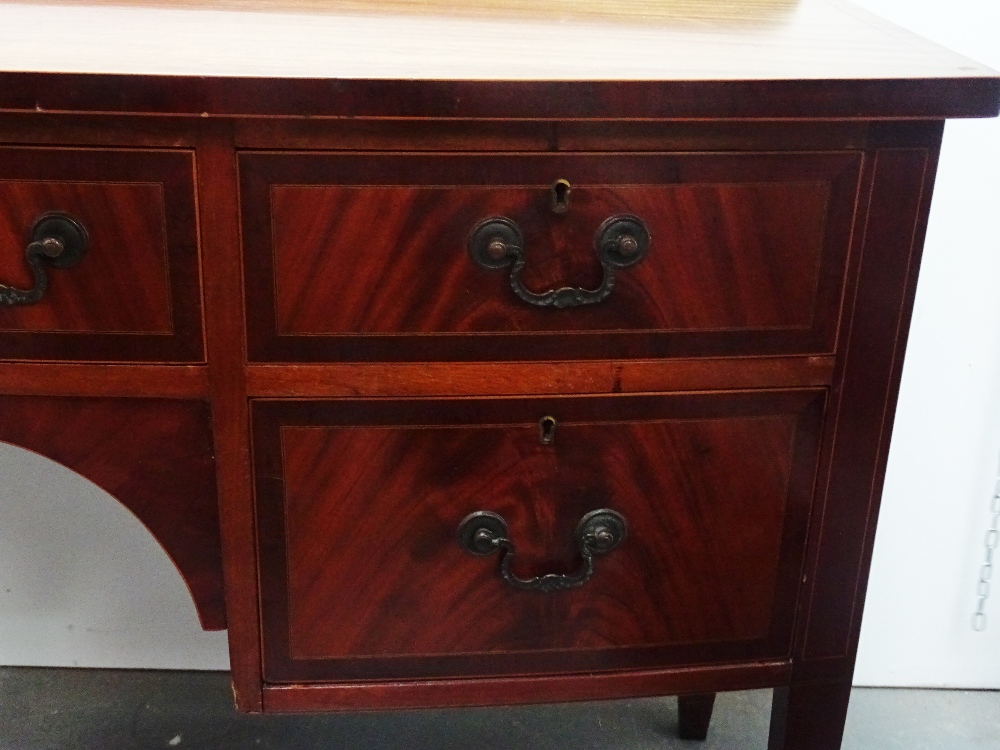 Edwardian Sideboard - A mahogany bow fronted sideboard with an arrangment of five drawers and on - Image 3 of 3