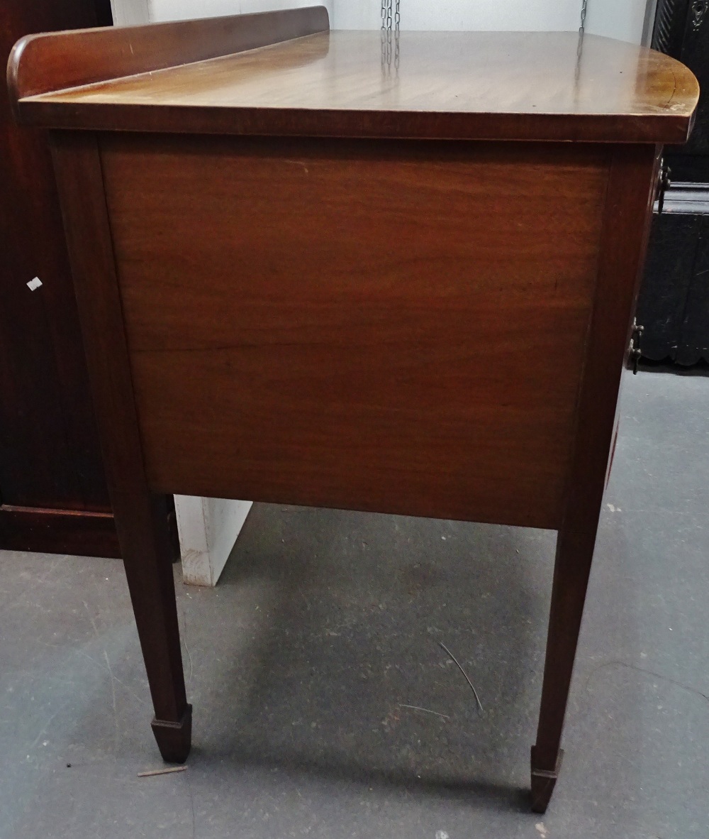 Edwardian Sideboard - A mahogany bow fronted sideboard with an arrangment of five drawers and on - Image 2 of 3