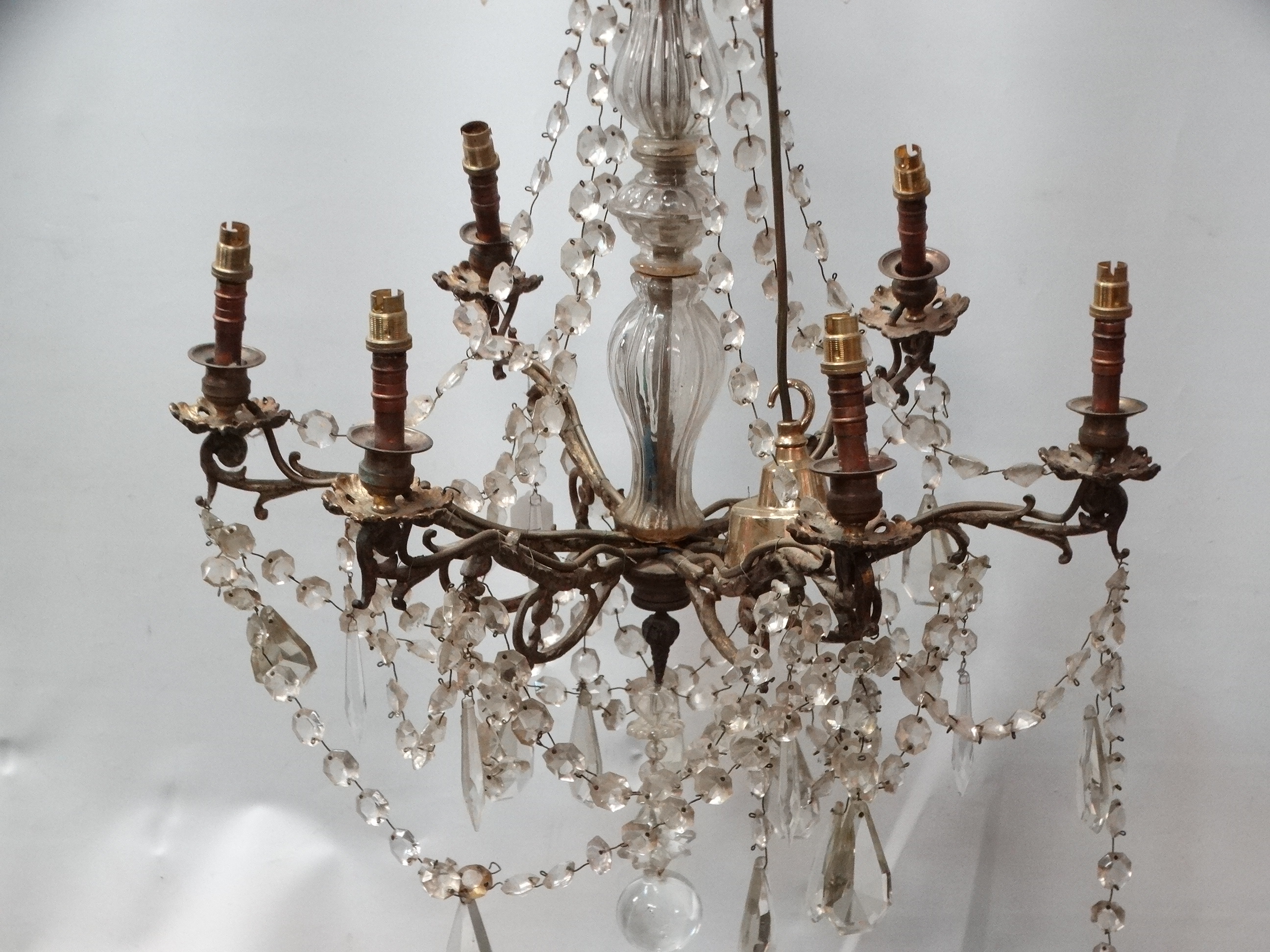 French Chandelier - An early 20th century six branch ceiling electrolier with glass droplet - Image 3 of 4