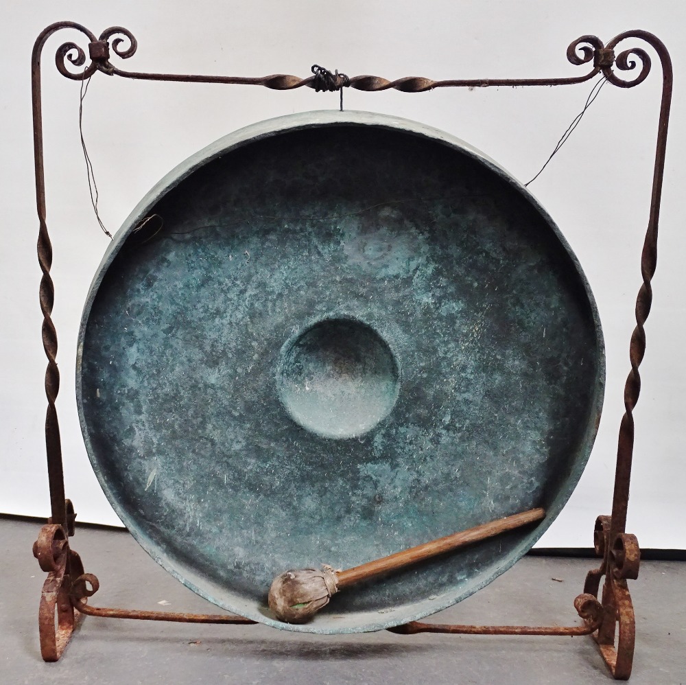 Temple Gong - A large brass gong with dome to middle and lotus leaf decoration, together with beater - Image 2 of 2