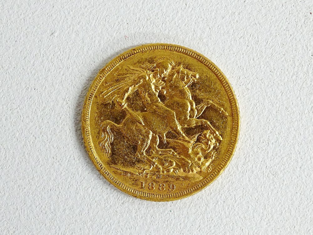 Sovereign - 1889 a Queen Victoria gold coin, weight 8g.