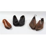 Leather clogs and wooden lasts - A pair of 19th century Lancashire girls clogs, length 20cm,