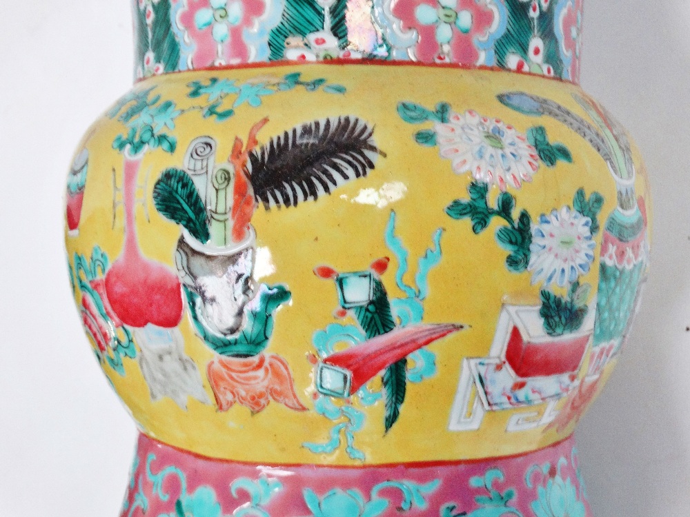 19th century Chinese vase - A Chinese famille rose vase, the central yellow ground band decorated - Image 6 of 7