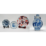 18th and 19th century Chinese and Japanese ceramics - A 19th century blue and white pilgrim flask