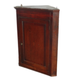 Oak corner cupboard - Early 19th century corner cupboard with mahogany banding, a reeded cornice and