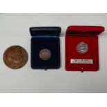 Bronze medallion etc. - A bronze medallion, inscribed 'FINLANDIAE CONDITOR SOCIETATIS