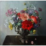 VERNON DE BEAUVOIR WARD (1905-1985) Still Life Flowers Oil on canvas Signed Framed Picture size 60 x
