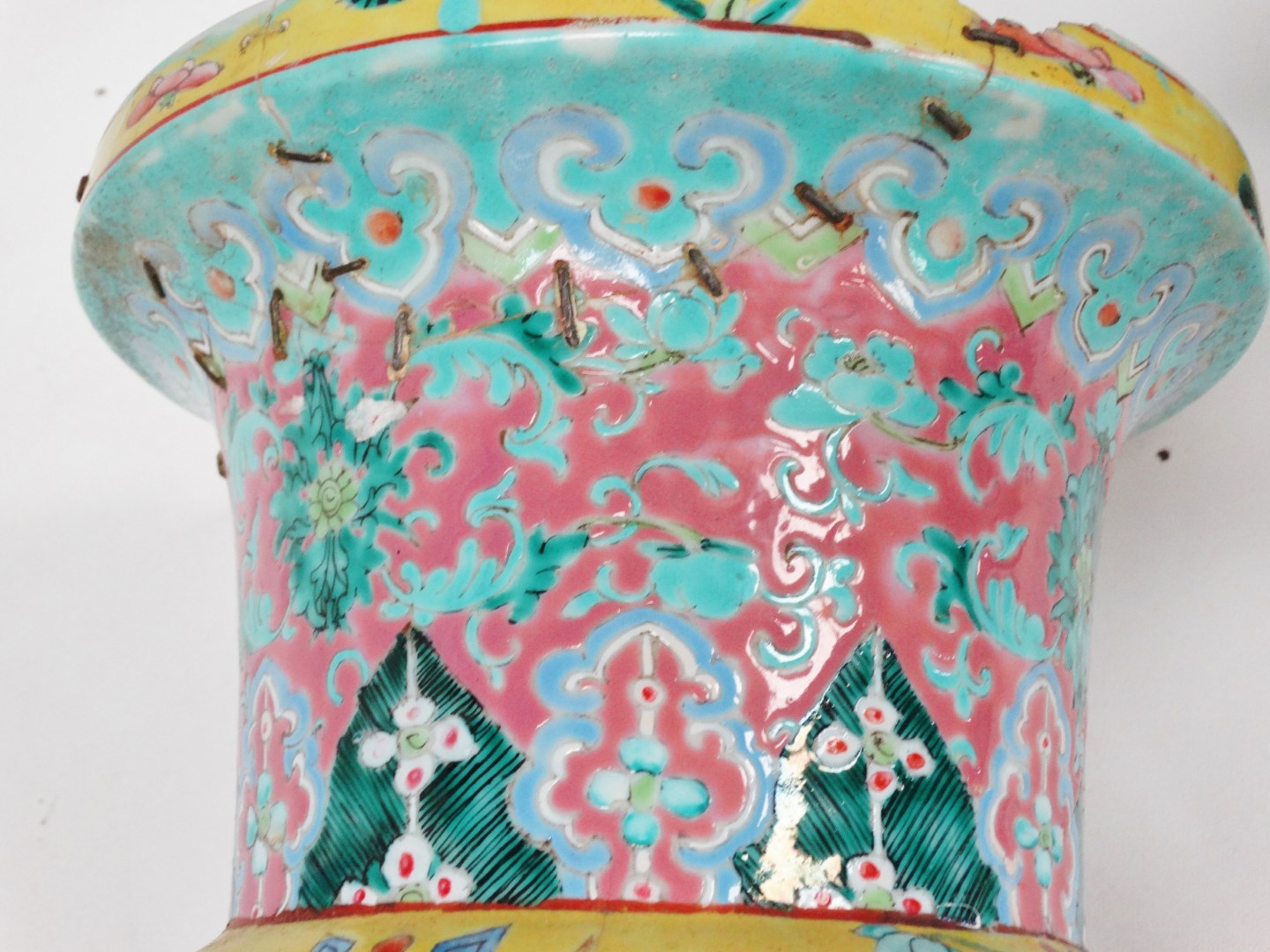 19th century Chinese vase - A Chinese famille rose vase, the central yellow ground band decorated - Image 7 of 7