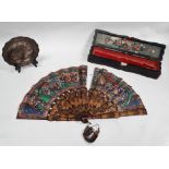 Chinese fan etc. - A black lacquered gilt decorated paper fan, length 28cm, in a fitted black