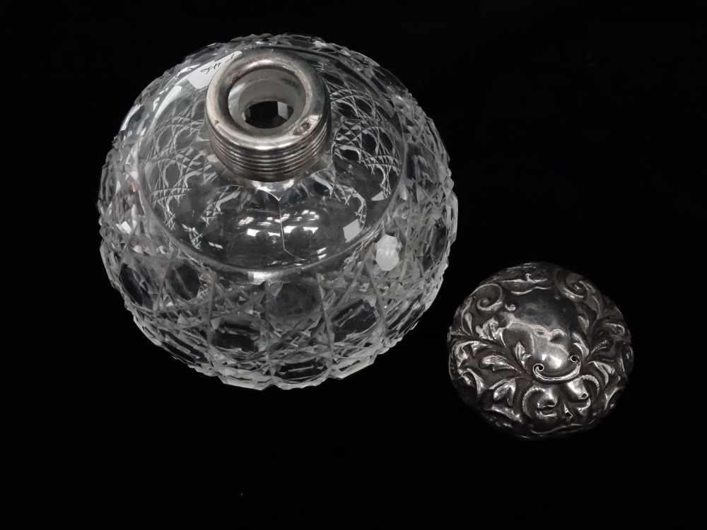 A silver topped scent bottle - Chester 1898, the screw top fitted to a cut glass lobed body, - Image 4 of 4