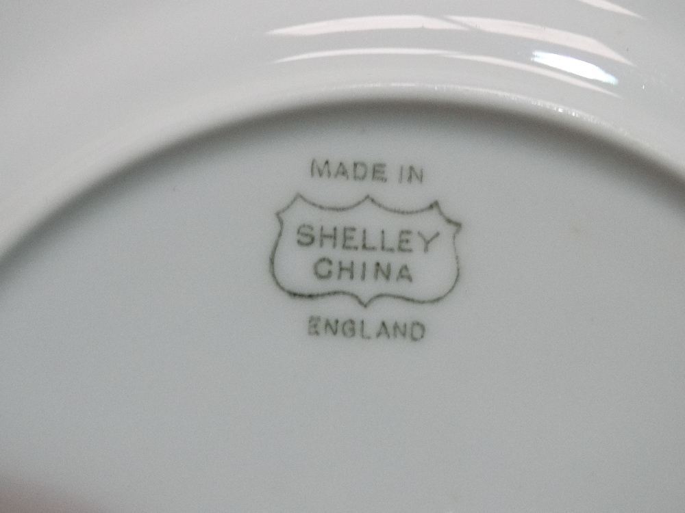 Shelley part tea service - Shelley No. S8064, decorated with shamrocks, comprising five cups of - Image 3 of 4